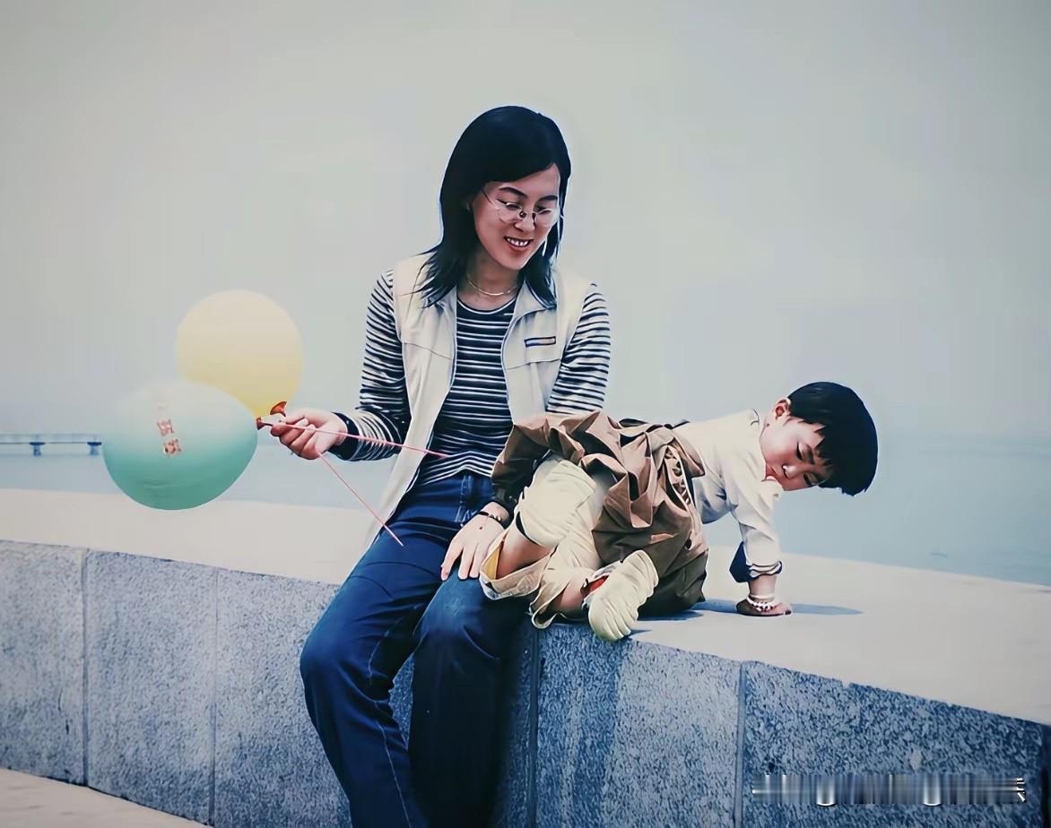 原来20年的时间，也是一瞬即逝！

孩子长大了，妈妈也老了！