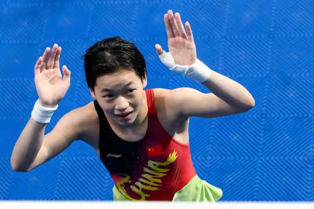 全红婵伤愈首秀夺冠全红婵伤愈归来依旧惊艳！183天的等待，她用完美的水花消失术和