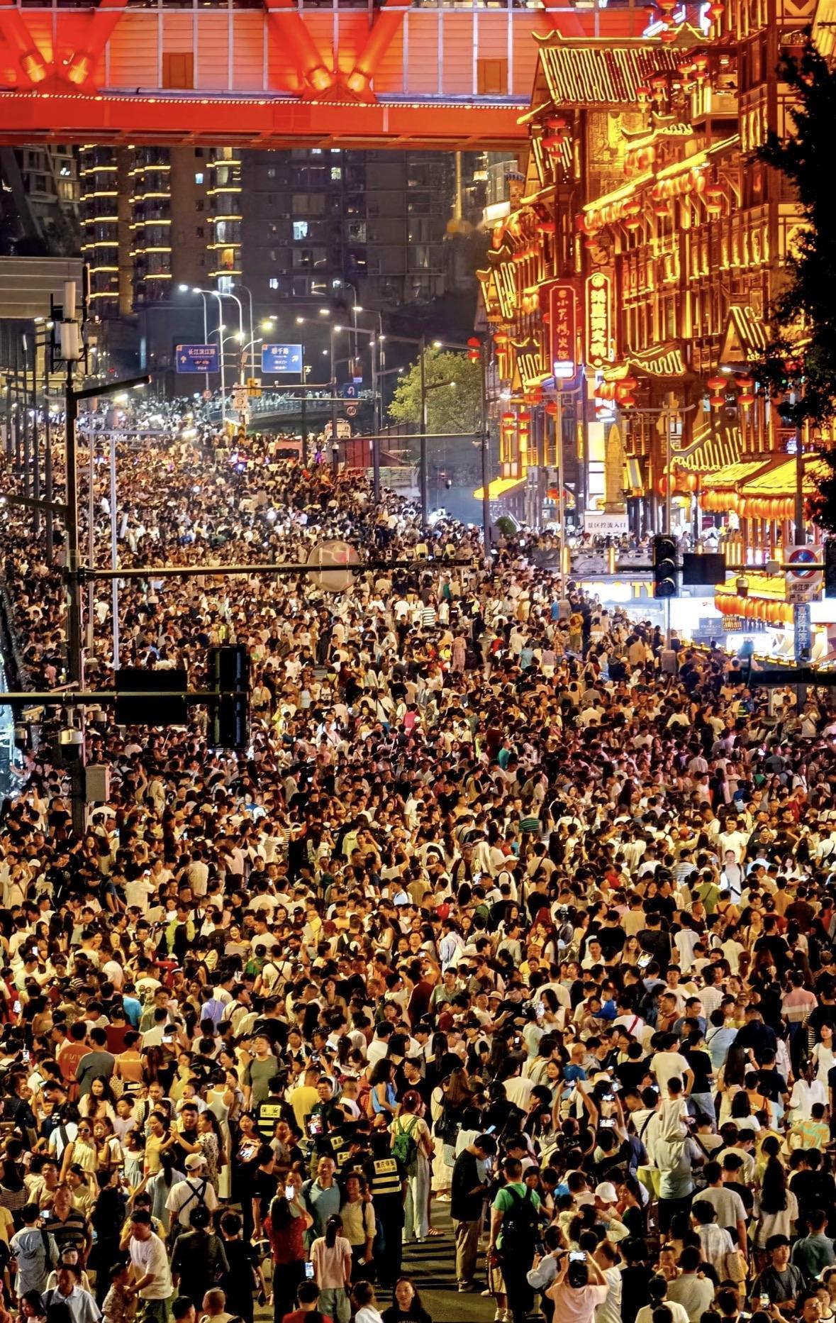 五一劳动节到了，喜欢旅游老年亲戚反而躲在家里了，太奇怪了，他们的理由更加神奇。