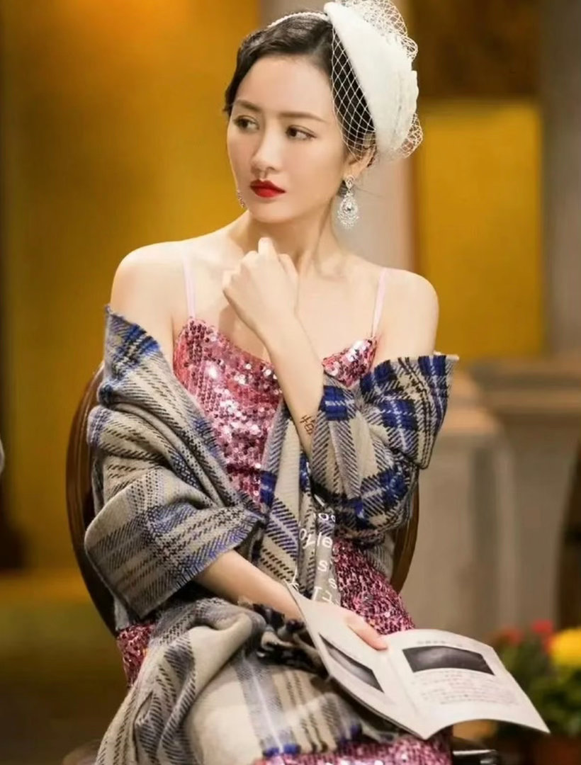 王鸥 我目前独自养育一个孩子王鸥发文坦诚独自抚养孩子，继三月坦诚单身之后，此番正