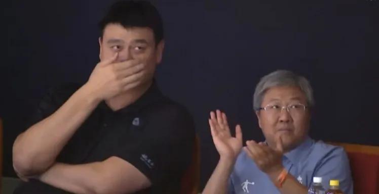 四处奔波！姚明从不缺席重要校园篮球比赛！

已经卸任篮协主席的姚明并没有“无官一