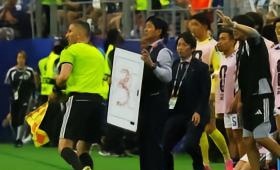 森保一针对日本队身体劣势，战术重心由惯常的“高位压迫”调整为务实的“半场紧逼”与