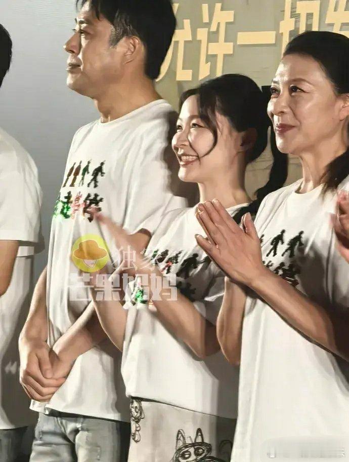 金靖怀孕五个月了，肚子还不是很显怀的样子 ​​​