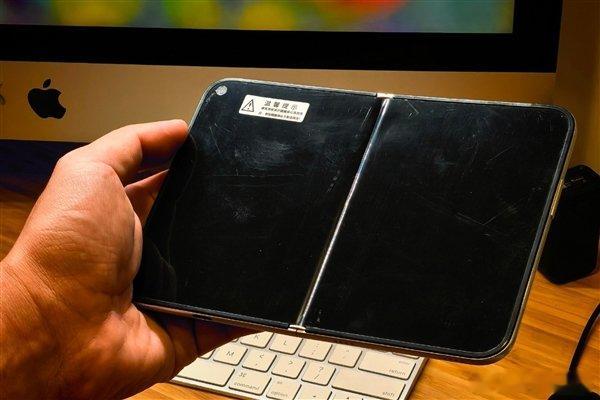 【供应链泄密！苹果首款折叠屏延期：iPhoneUltra明年才能买到】据供应链消