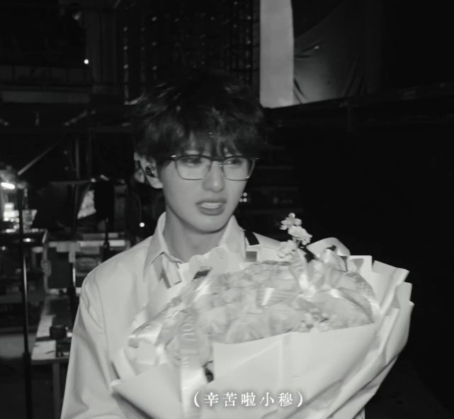 穆祉丞演唱会后台心里话常州局部宇宙舞台圆满落幕，穆祉丞更新走心视频诉说心声，干净