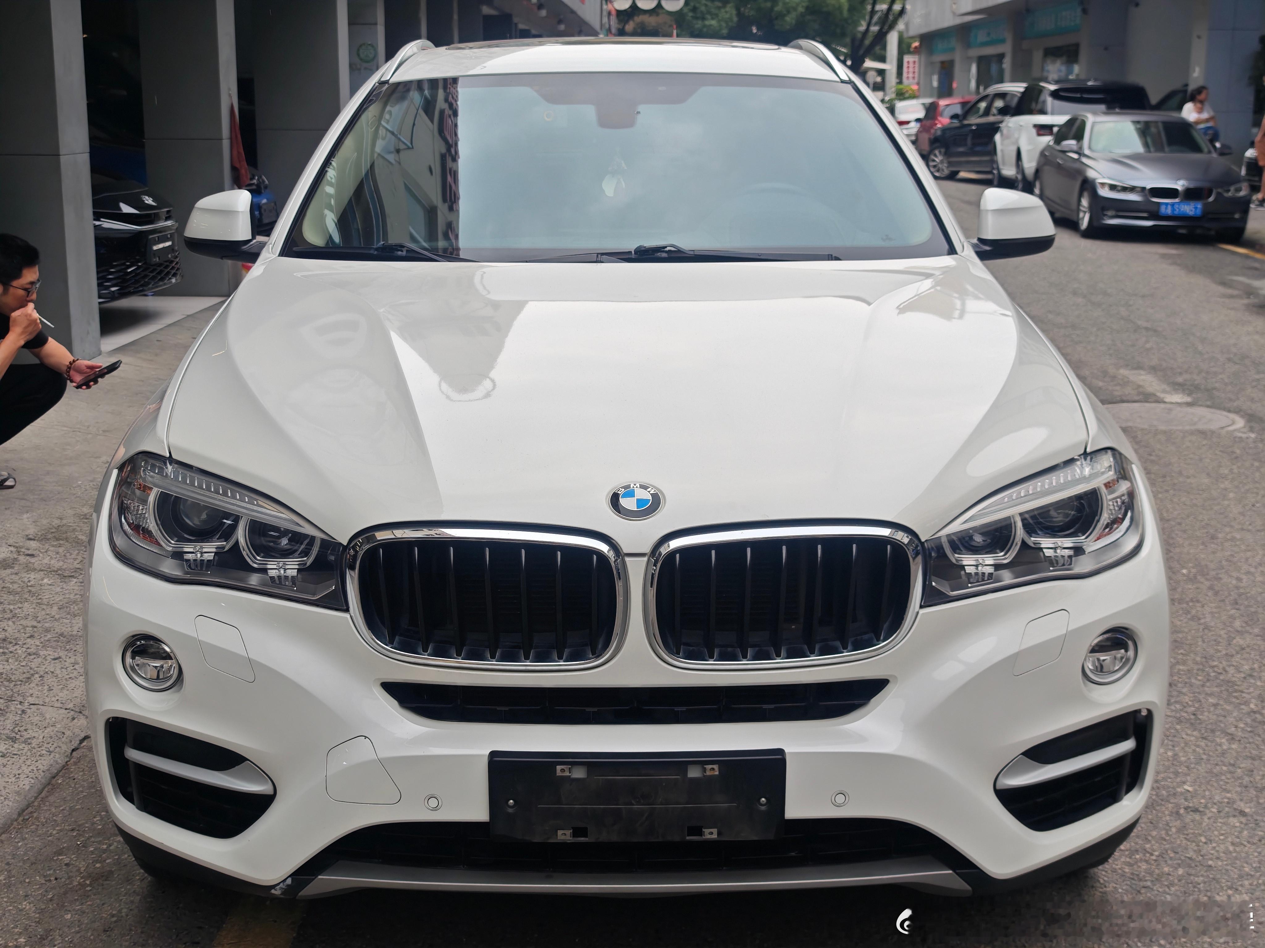 宝马X6 3.0T 2015年9月上牌.行驶11万公里高配5座，新车106万，现