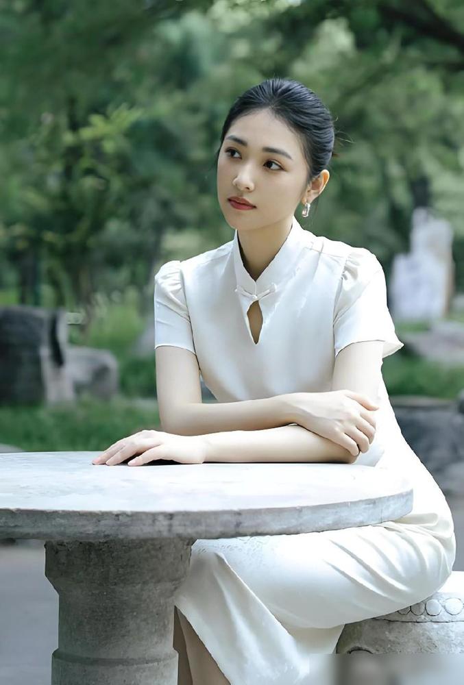 《老舅》大结局了，才反过味来剧中最漂亮的，不是崔小红也不是老舅妈，而是张嘴就要做