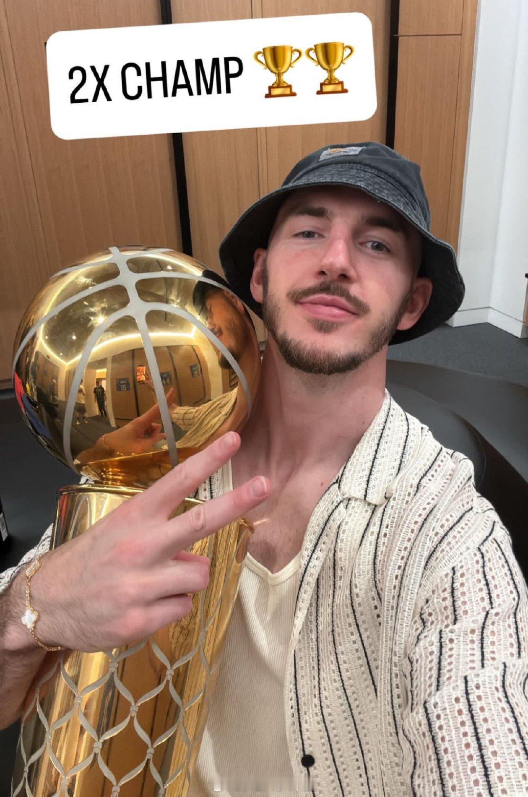 【31岁！从落选到双冠王：卡鲁索的逆袭之路】在NBA这个充满天赋与竞争的联盟里，