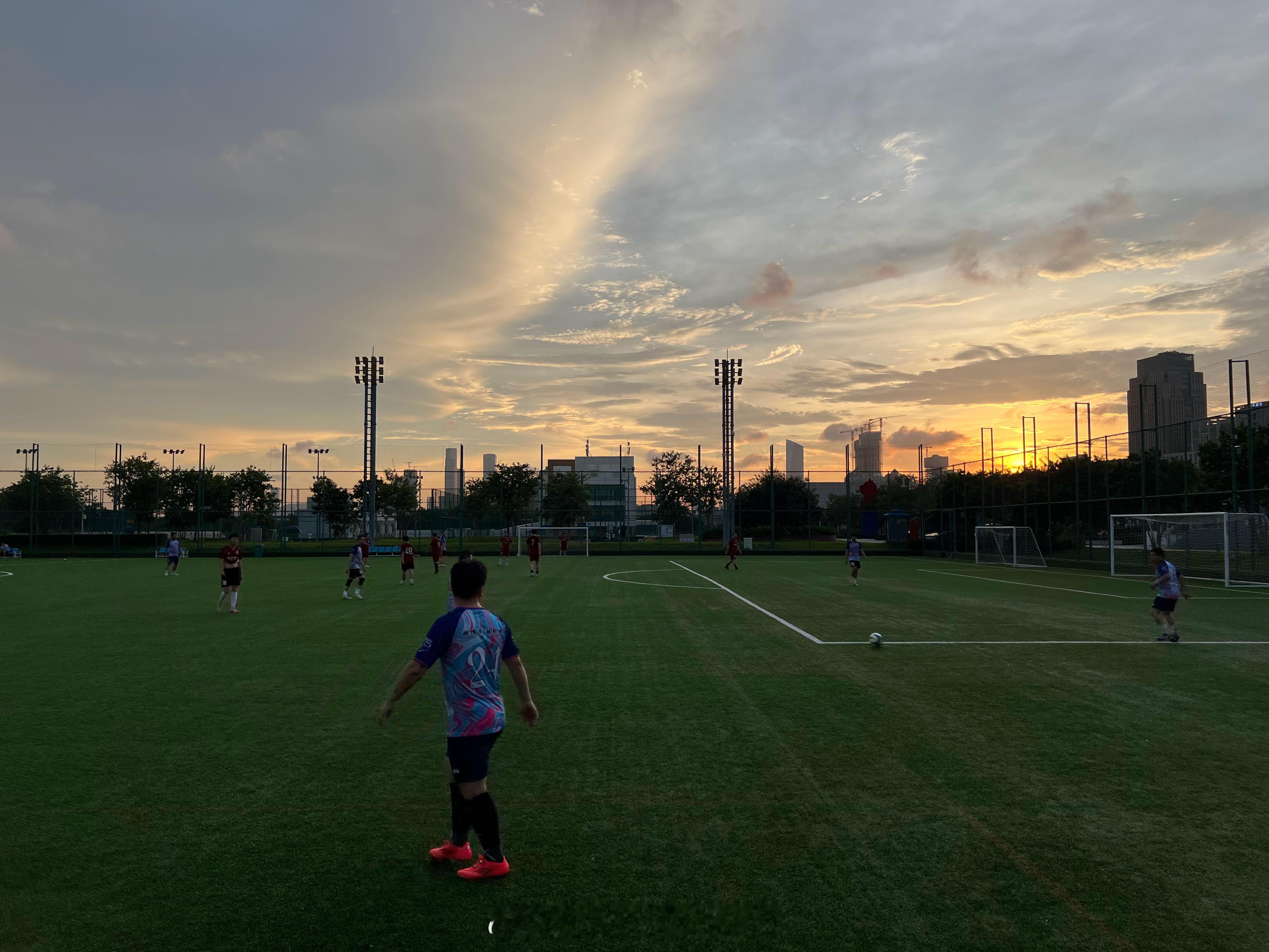 ⚽星期二，踢个球吧～ ​​​