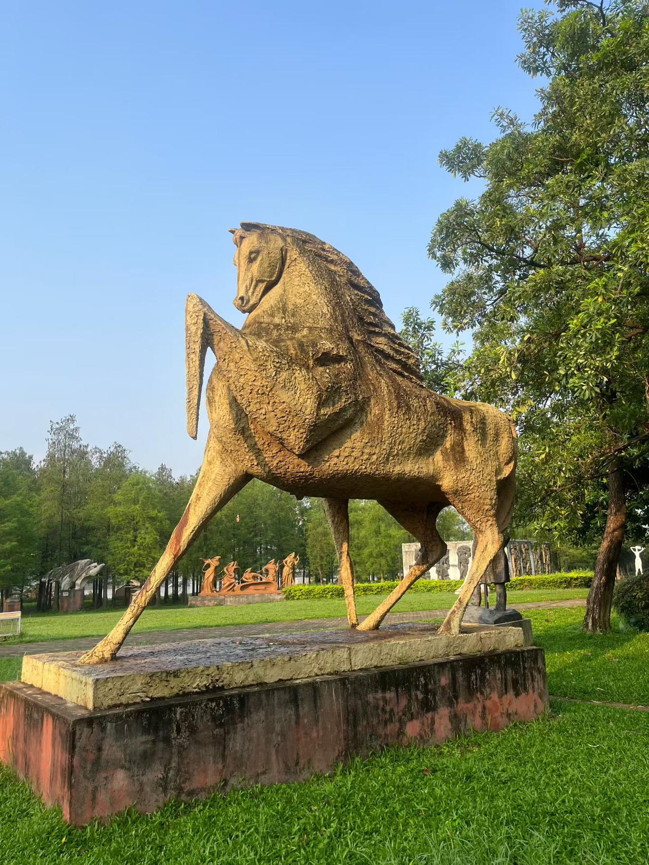 列宾美术学院可是响当当的存在！它是俄罗斯美术教育最高学府，和佛罗伦萨、巴黎、英国
