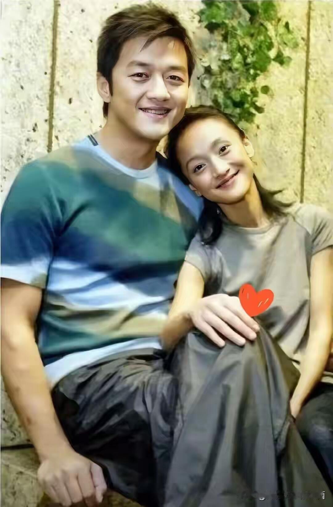 李亚鹏早年当演员的时候还是挺帅的一个帅哥，真正的是浓眉大眼，深邃有神，比现在好多