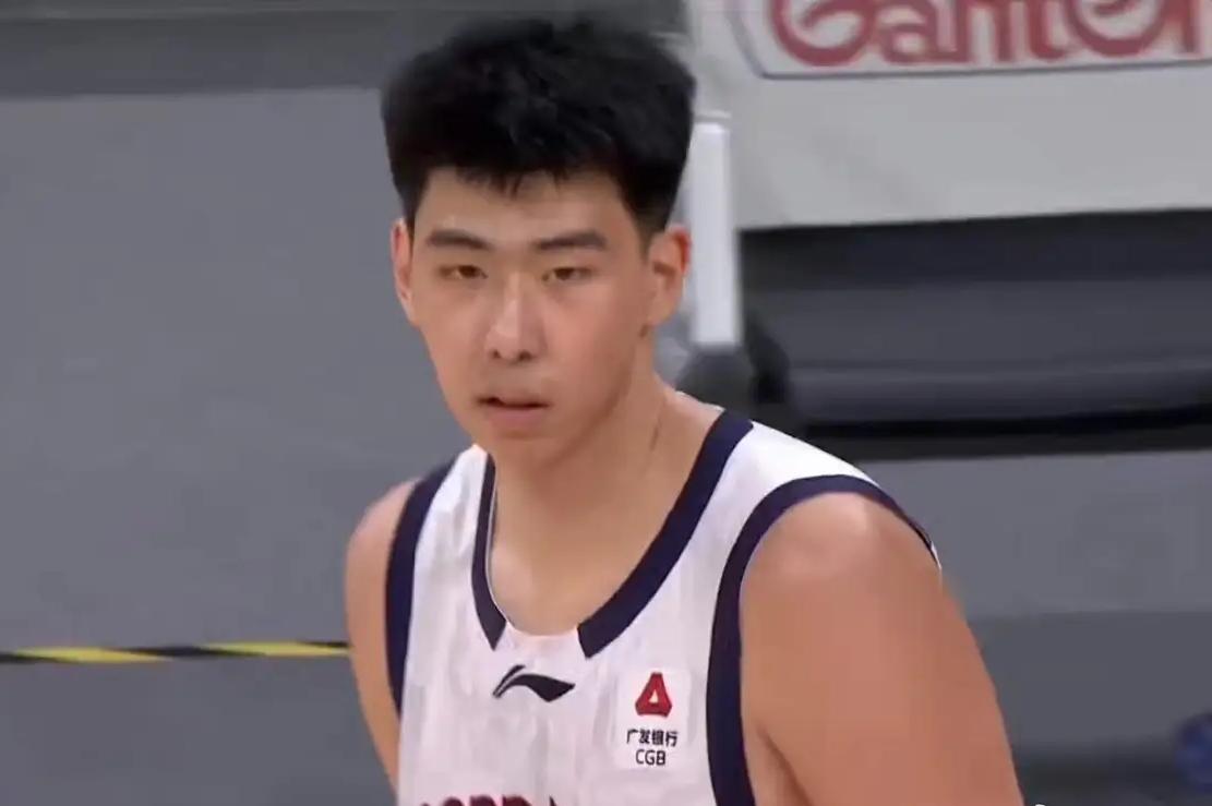 差距越来越大！徐昕与焦泊乔近两个赛季的数据对比！！！
 
徐昕24-25赛季（广