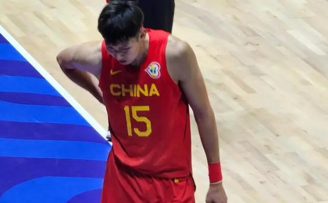 2023 男篮世界杯结束后，周琦回国接受检查，初步诊断腰间盘突出，还需多方会诊
