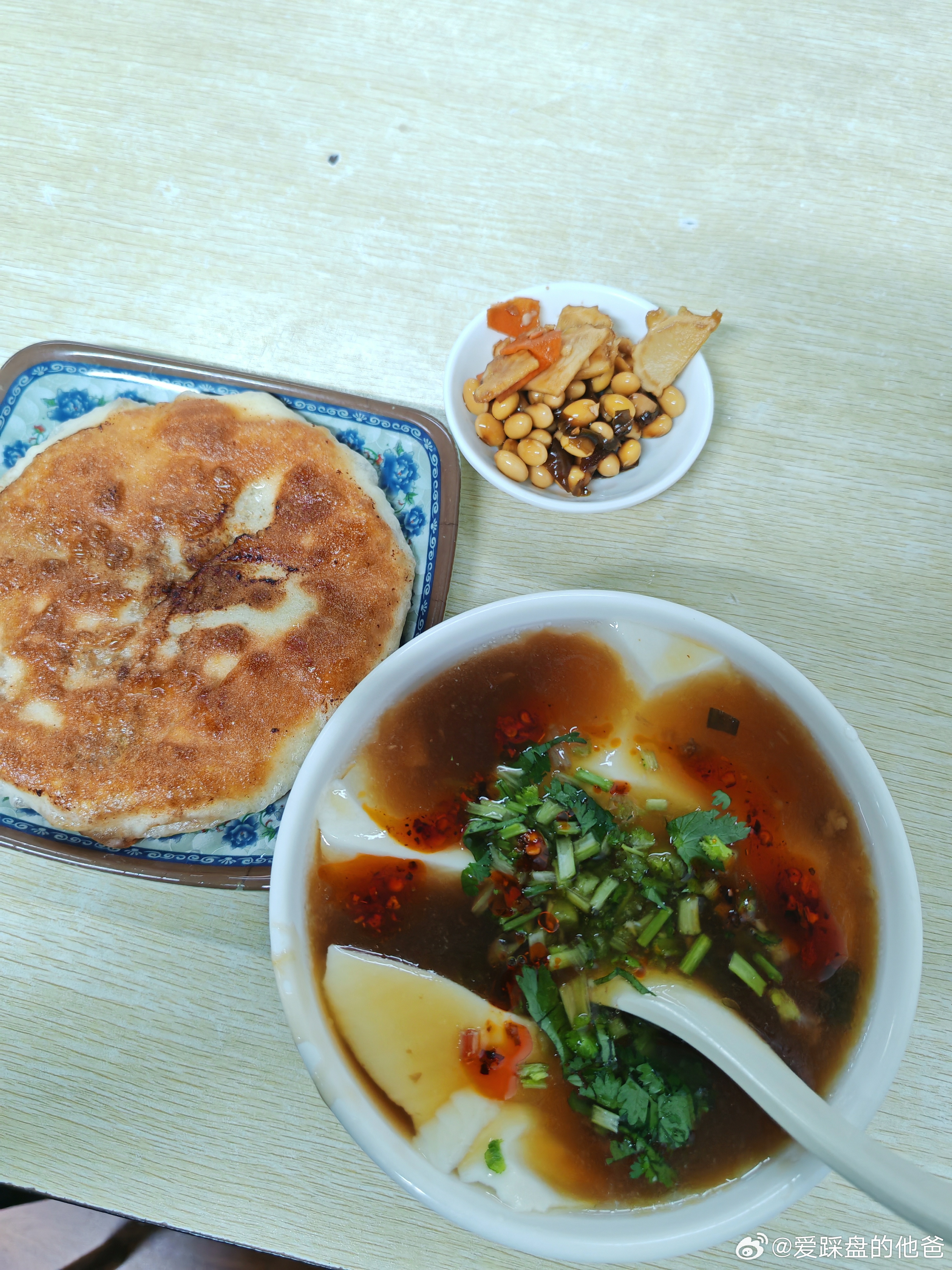 吃早餐，还是老三样，10元。 