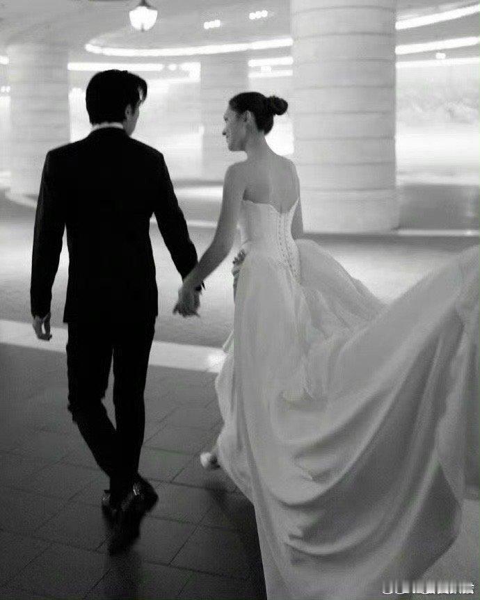 邱泽许玮甯婚礼抢捧花方式救命！邱泽许玮甯婚礼抢捧花名场面太绝了！手速眼神双双在线