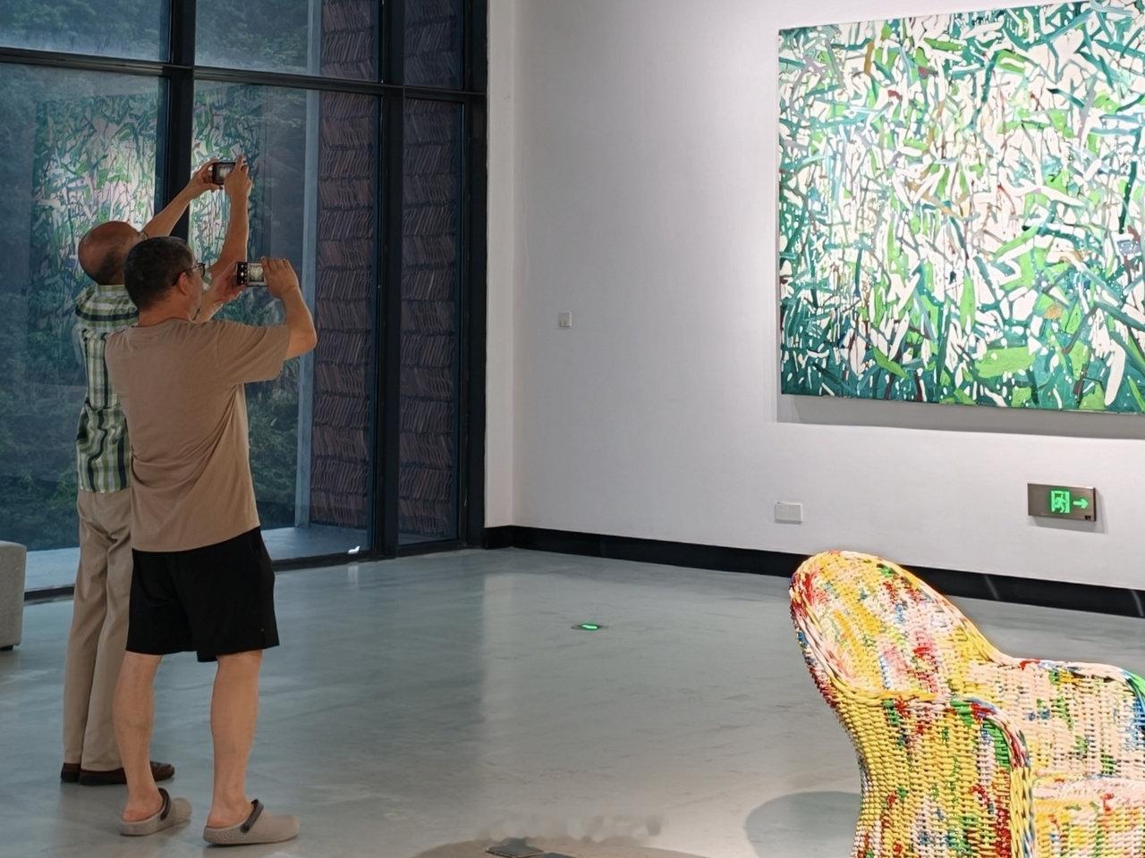 两位宁波艺术家舟山办双展诉说海岸情怀 7月5日，宁波艺术家王之琛、林海勇双艺术展