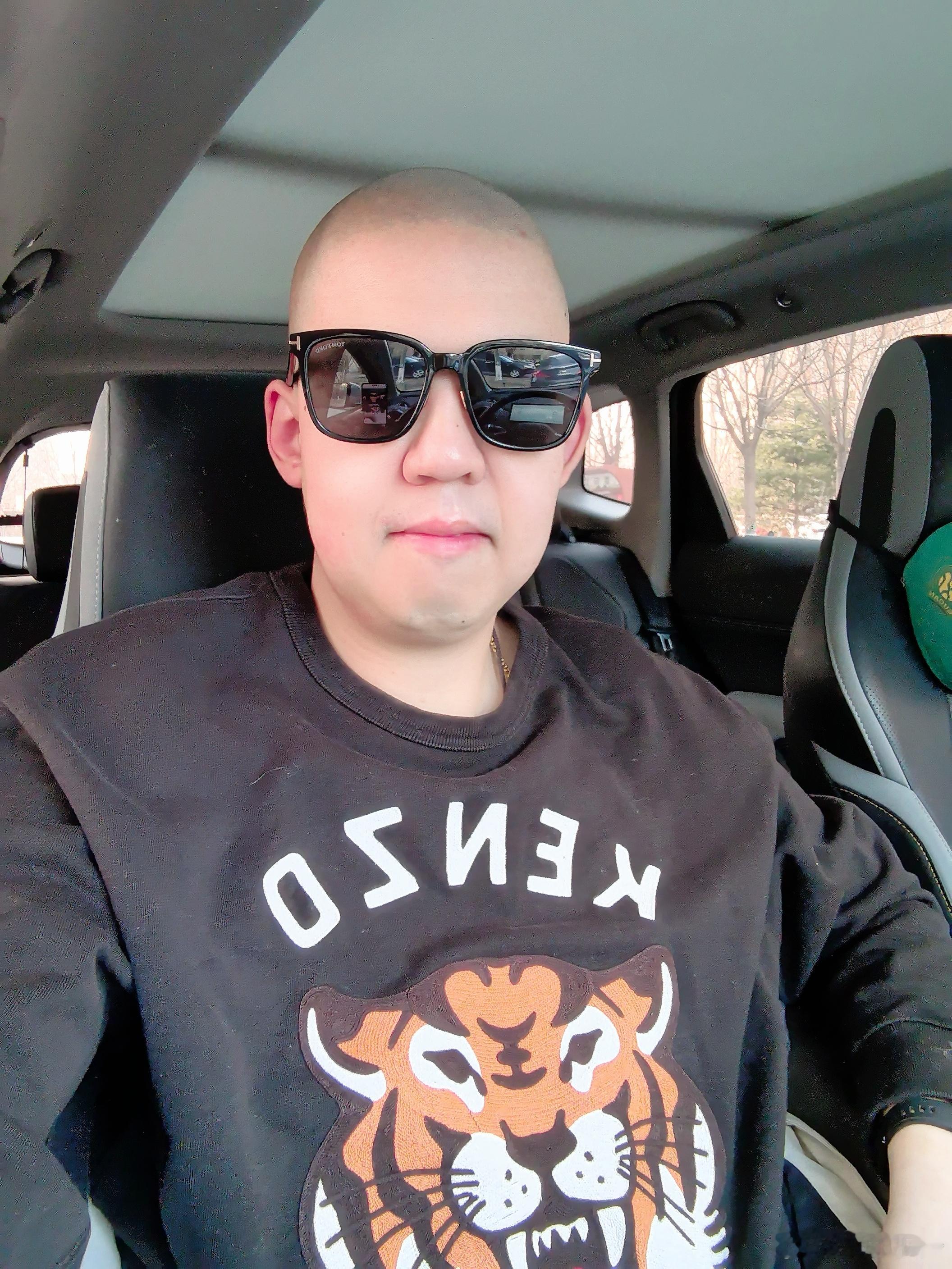 早上好，朋友们！小年快乐！😬👍小年快乐戴上墨镜我就飘了最帅的男人热门 北京