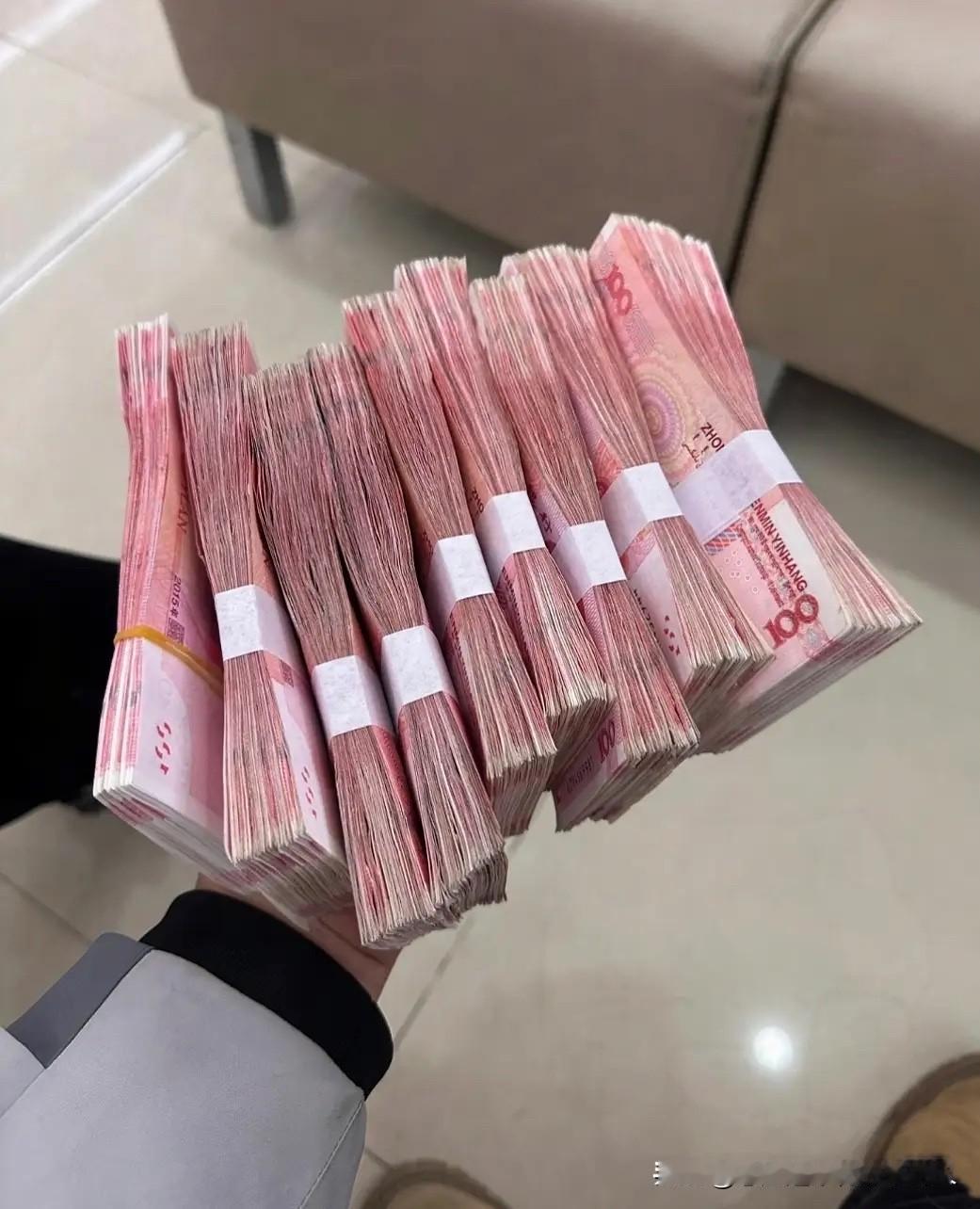 奉劝大伙儿，年底这三件事千万别急着做！

第一别买车。年底车企冲业绩看着优惠多，