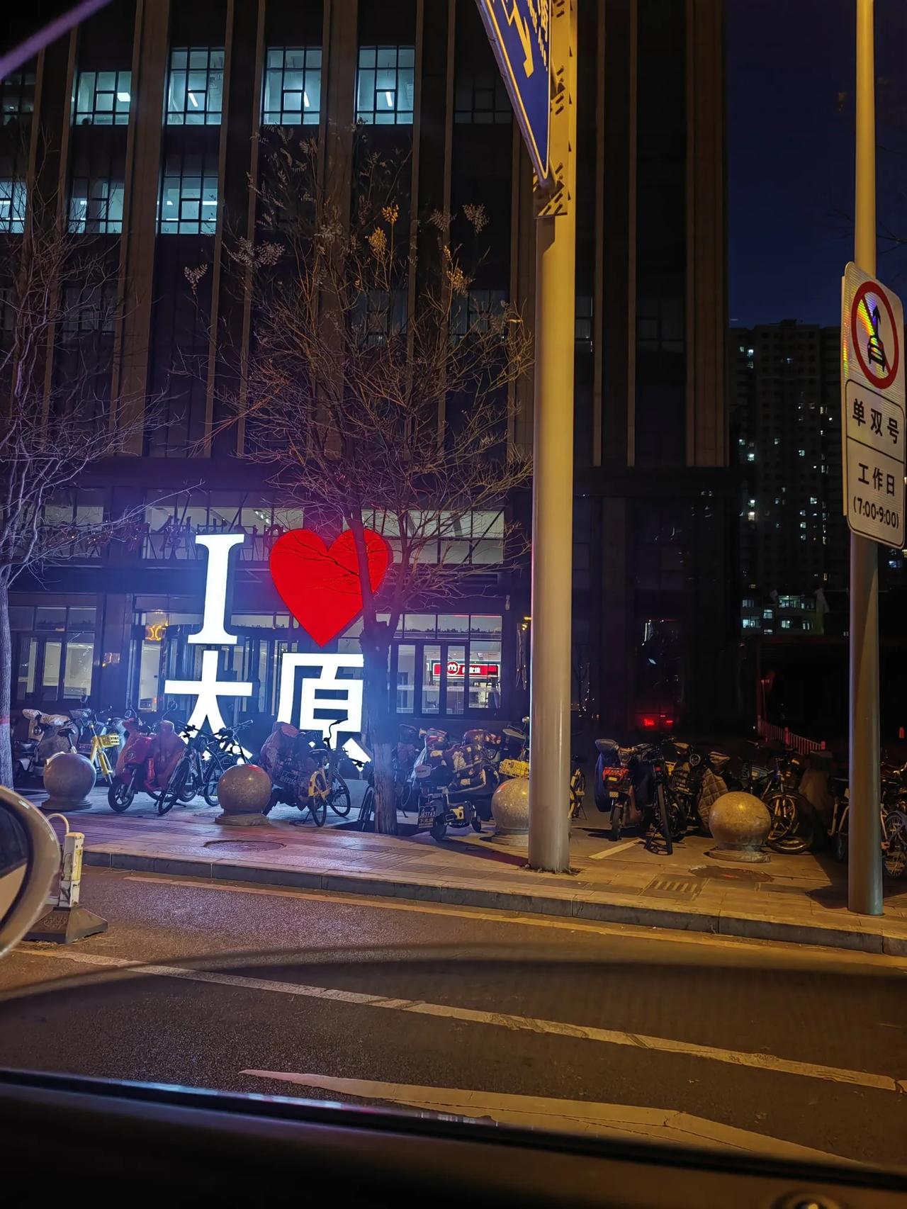 “又创城呀，我上小学的时候就创城，现在我都高三了，还创城。”中午孩子放学一回家就