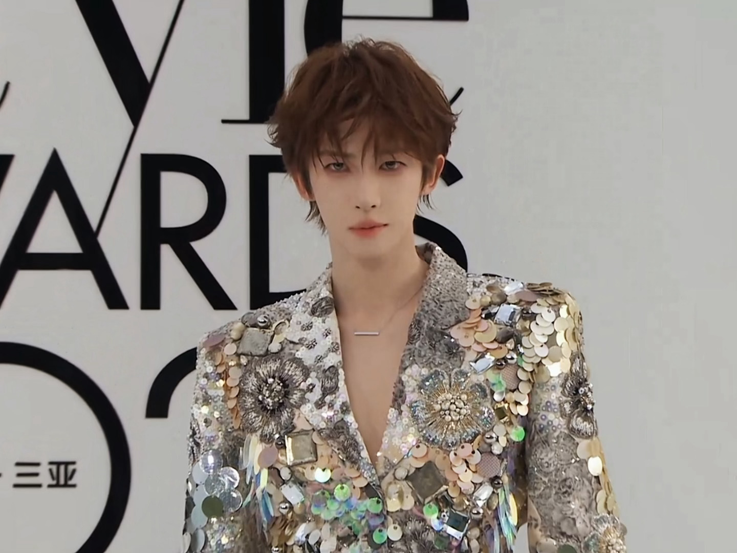 镜头上移很难不发出一声感叹——“刘宇好精致一张脸”[捂嘴哭][捂嘴哭][捂嘴哭]