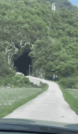这种隧道挺压抑的，但很有感觉