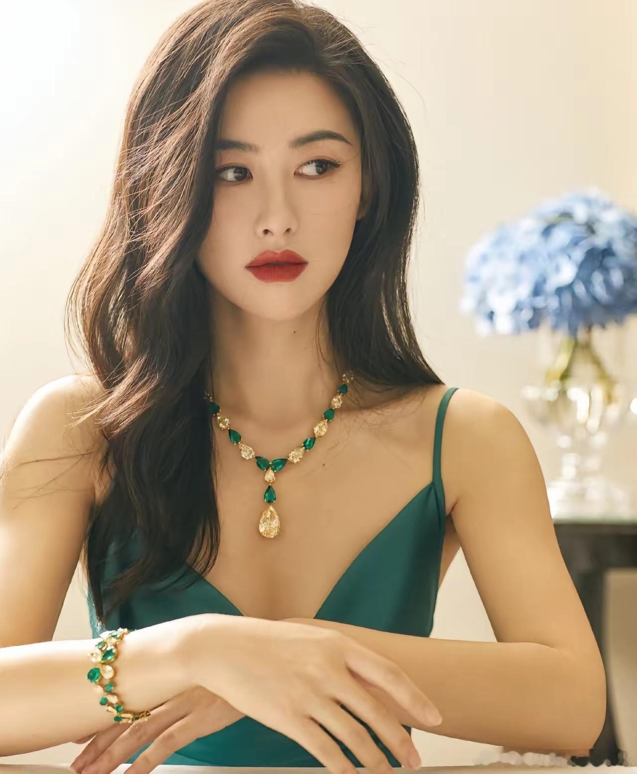 发现一个很有意思的事只要是朱珠演的戏不管是主角，还是配角，她演的角色都相当出色。