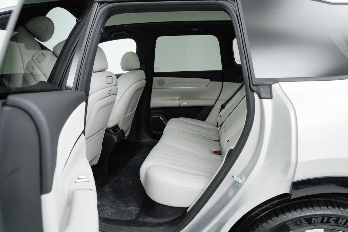 捷途山海L7 PLUS上市，售11.99万起，选它还是长安启源Q07？