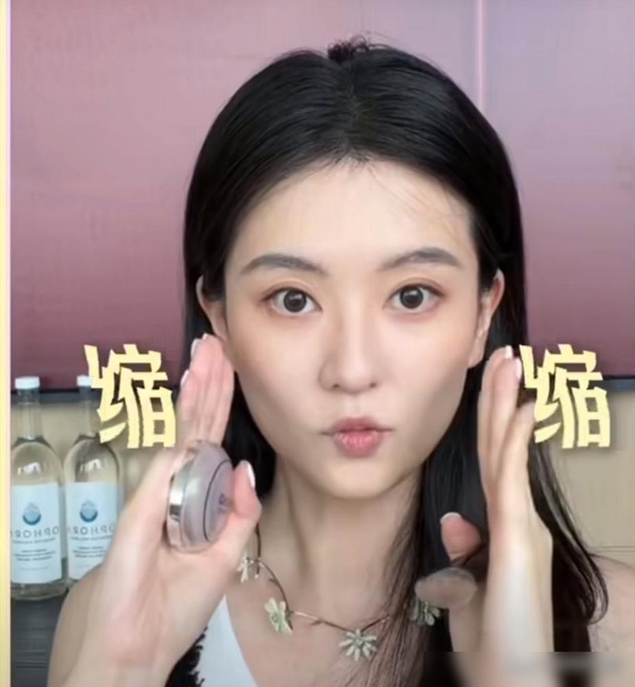 乔欣的脸，又成了热门话题。

很多人说她变了，从以前那个怯生生的关雎尔，变成了现