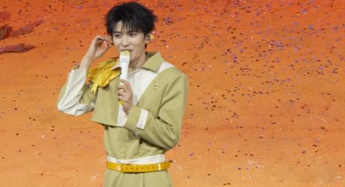 赵小童直播 家人们谁懂赵小童直播的魅力啊！他在直播里就像一个宝藏男孩，不断给我带