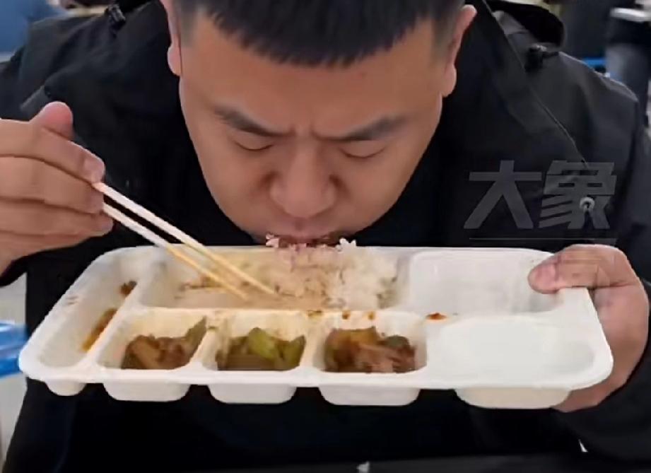 3月17号报道，浙江一男子买车后狂蒿店家羊毛，一年进店吃饭高达260次，据店家介