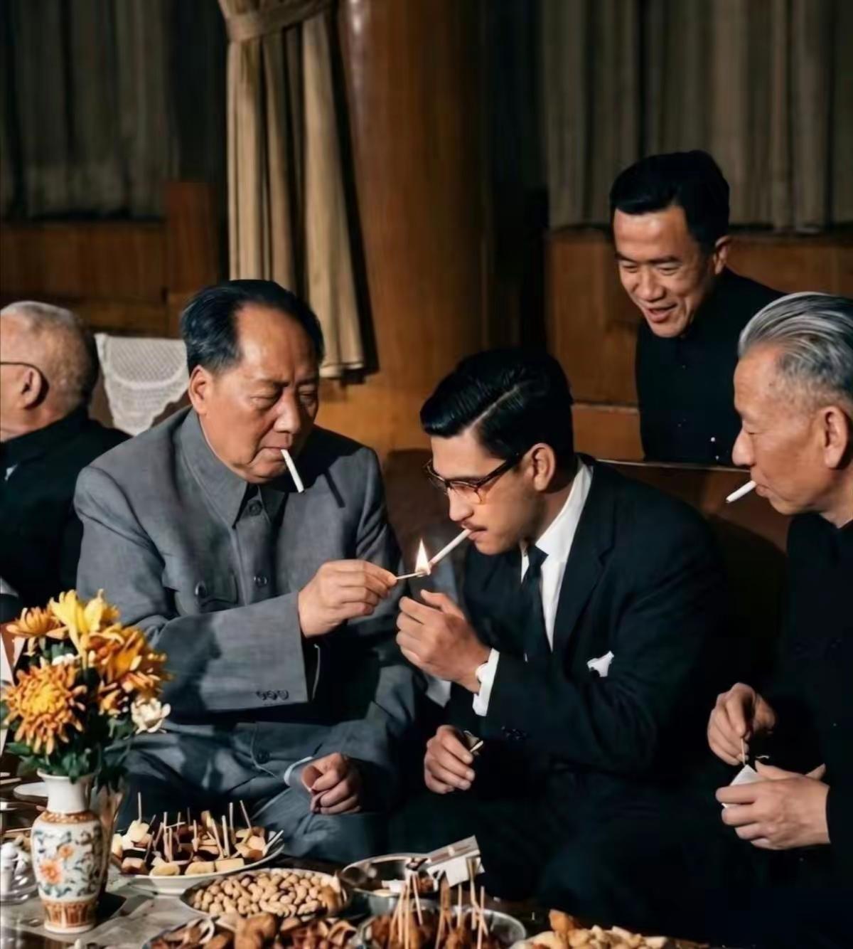 谁让主席给他点烟？


图片中这位年轻人是诺罗敦·纳拉迪波（Norodom Na