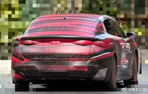 懂车之道讯 近日，懂车之道快讯，从网络上获取到一组方程豹“镁7”谍照。这款新车也