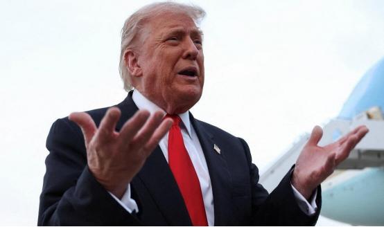 特朗普这回真把美国玩残了！一边跟伊朗死磕一边跟中国脱钩，结果霍尔木兹海峡一掐脖子