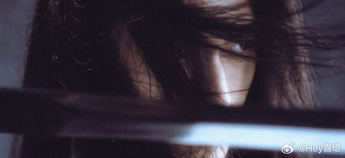 李昀锐法拉利质感 李昀锐胡子适配度 没想到李昀锐留胡子意外适配，有法拉利质感 