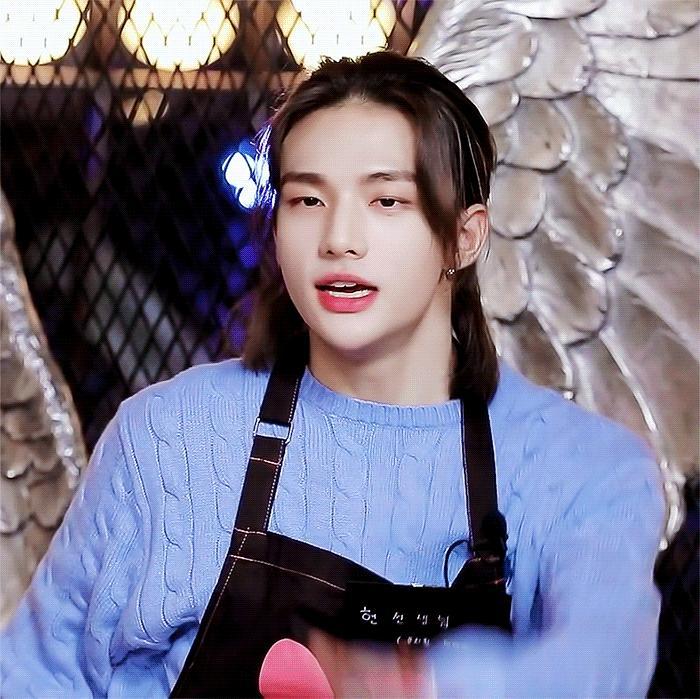 黄铉辰美神降临 🕊️黄铉辰五舞一 甜美幼教“对你的思念不可诉，情也难以落笔。”