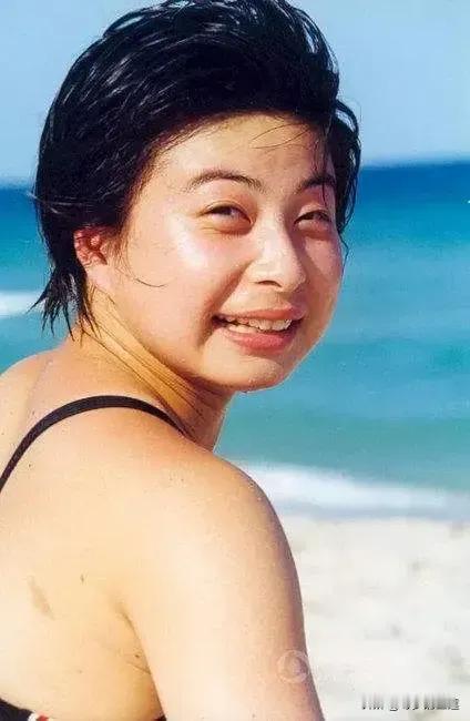 郭晶晶也有婴儿肥的时候，但她的美丽是在褪去婴儿肥之后，运动员的美是货真价实的，毕