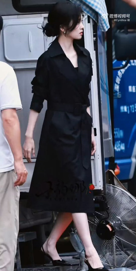 白鹿 完全妈妈 确实高干文女主，算得上妈妈级别，知性风美到没边白鹿