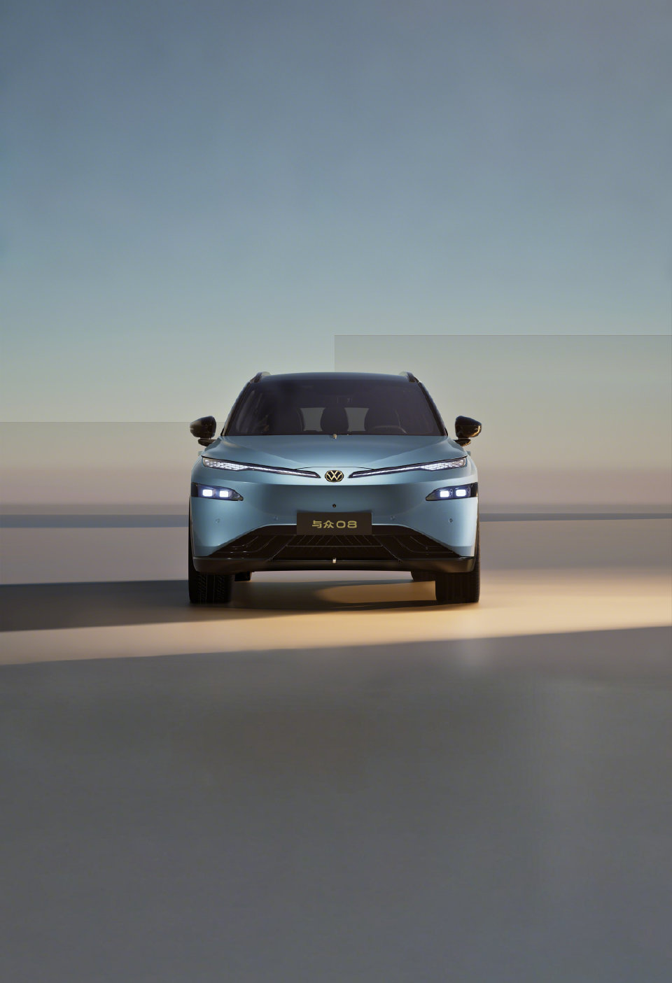 大众安徽的与众08，这车的设计第一眼就很不错，配色也恰好有味，在春分时节，这个破