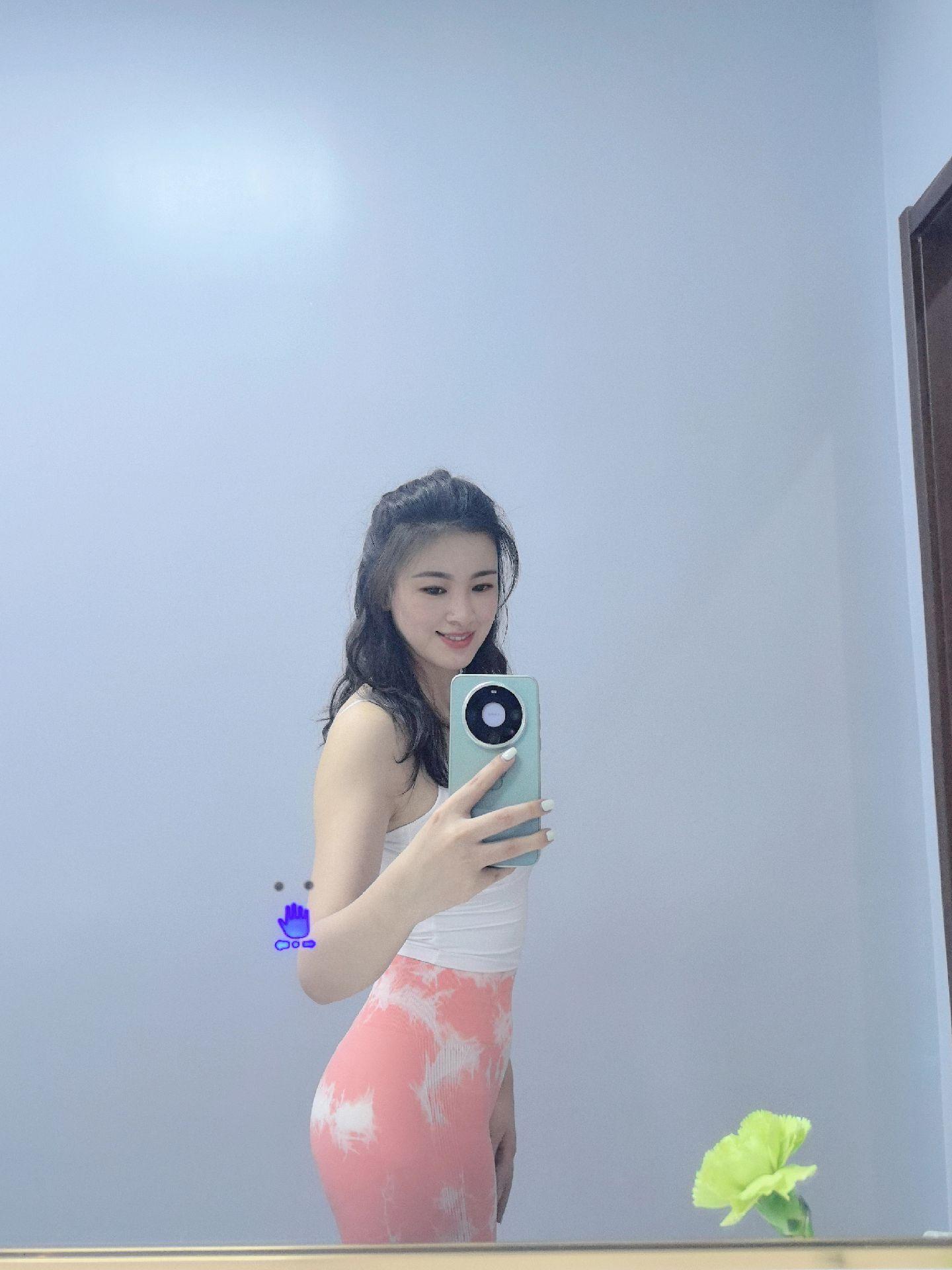 状态里有岁月静好气质，有自由，有安稳，有知足，有坚定，有勇敢，有豁，还...
