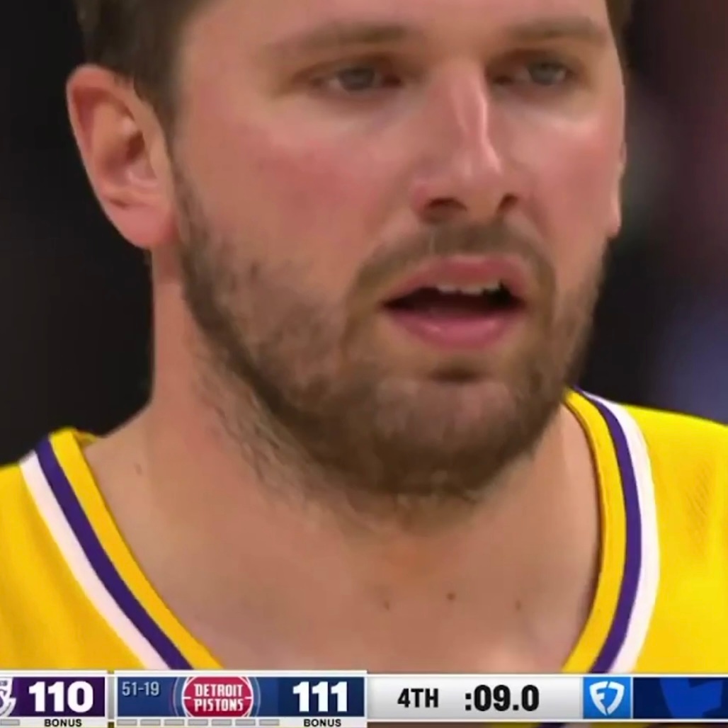 这个詹金斯真稳啊，东子最后时刻被防住了，湖人三分惜败活塞，9连胜被终结。湖人vs