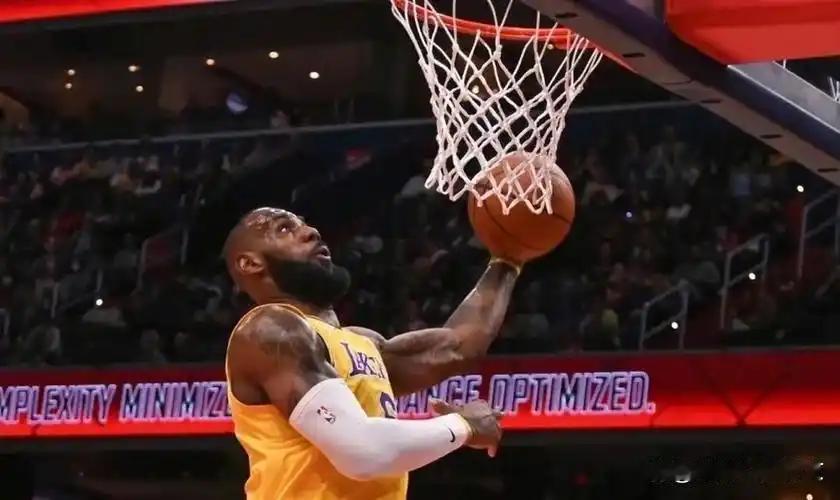 这绝对是NBA近十年最成功的一次资本运作！詹姆斯拿着388万底薪，费城却预计狂赚