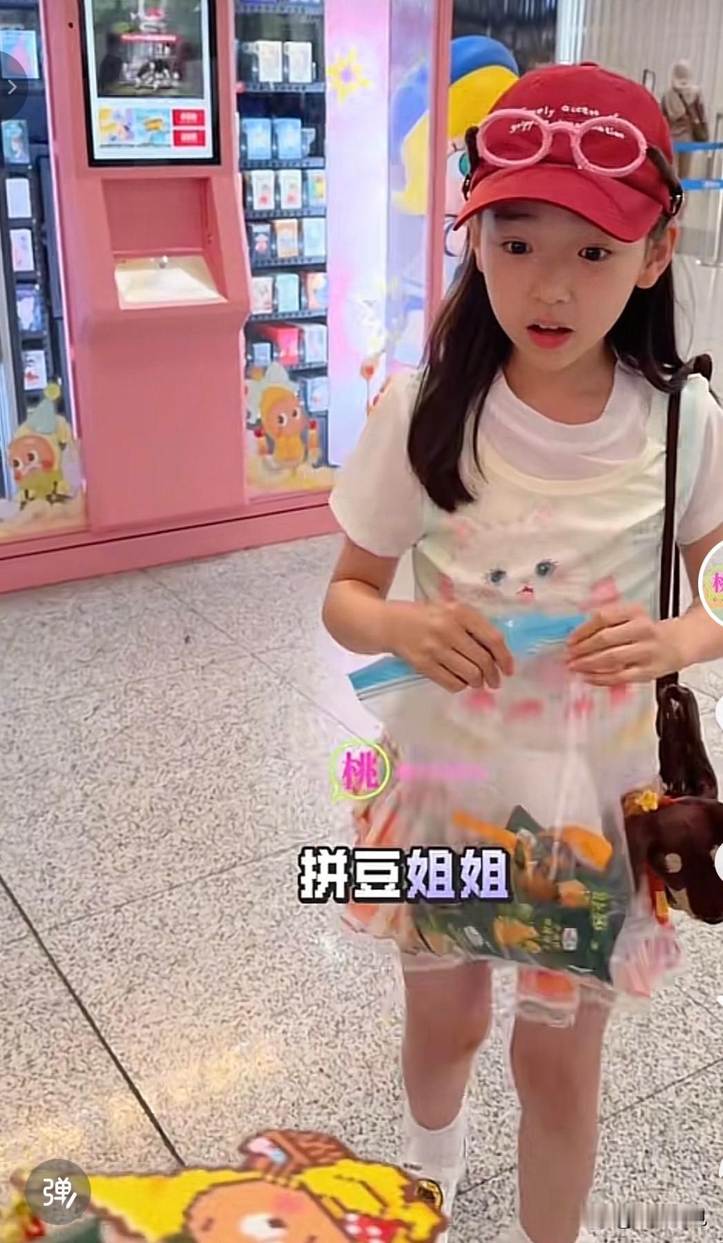 鉴定完毕！
小酒窝高舒乔必定是高云翔的嫡亲闺女啊！
瞧那眼睛和眉眼的神情，简直如