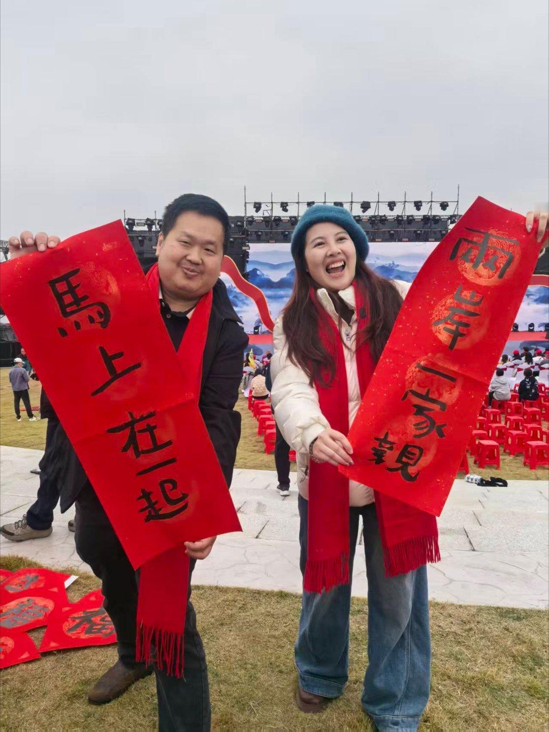 今年的祝福詞：兩岸一家親 馬上在一起！也歡迎大家關注抖音：Bojie4324 B