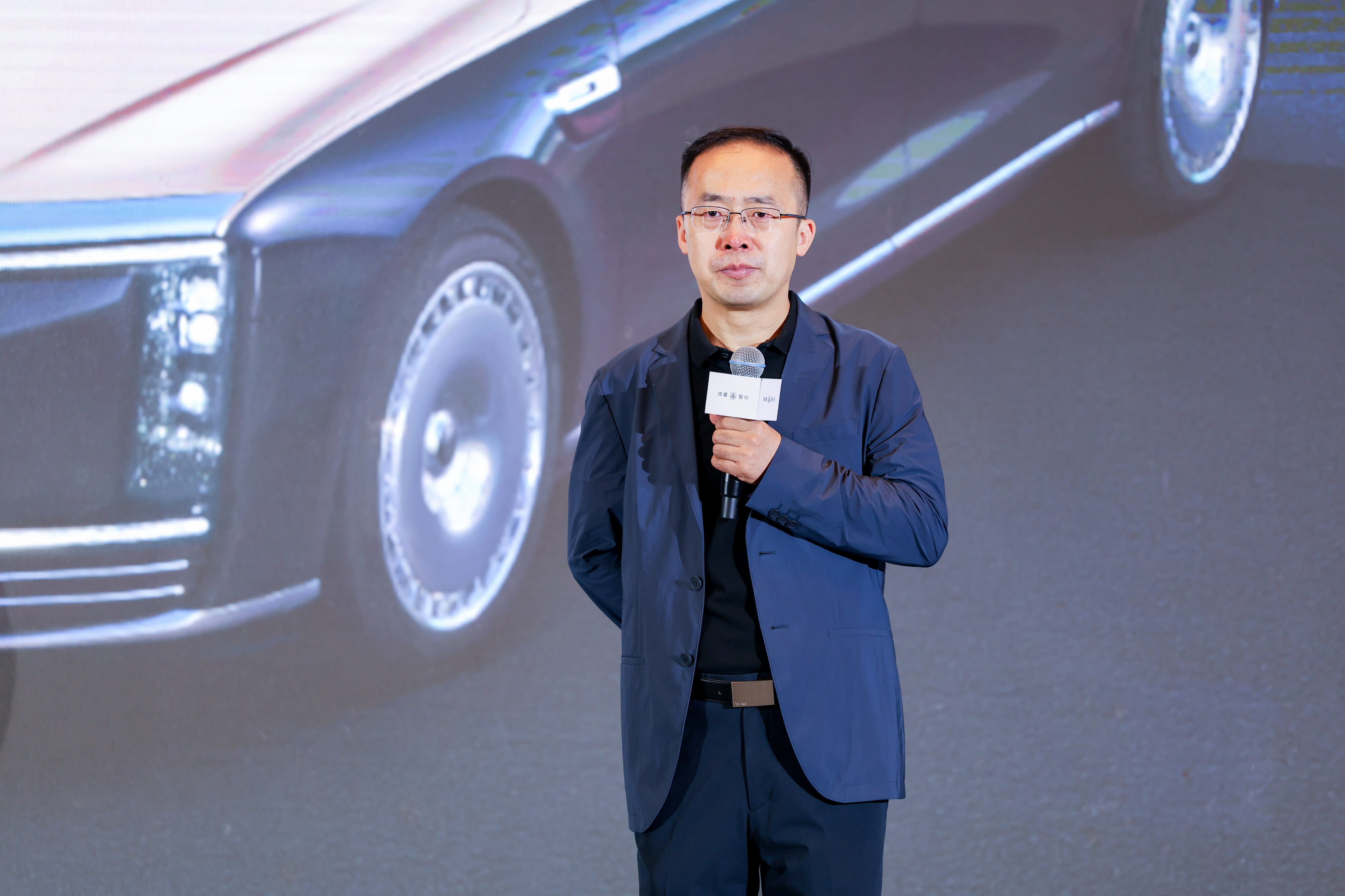 4月22日，鸿蒙智行正式将华为巨鲸电池平台提升至品牌战略高度。作为华为鸿蒙全场景