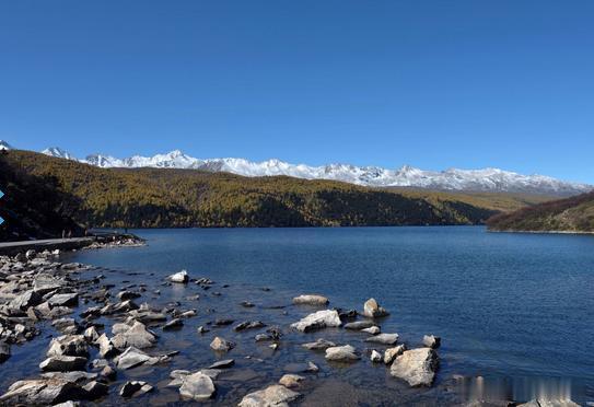 【木格措】川西北最大高山湖泊之一，海拔3700米，四周有群山森林，红海、黑海、白