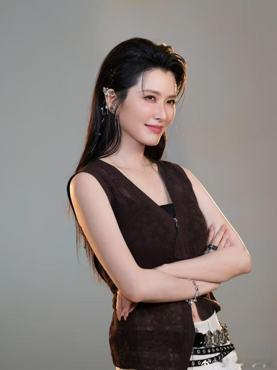 徐洁儿晒五锁匠聊天记录徐洁儿晒锁组聊天记录 锁组果然个个机灵，一起打磨拉票词趣味