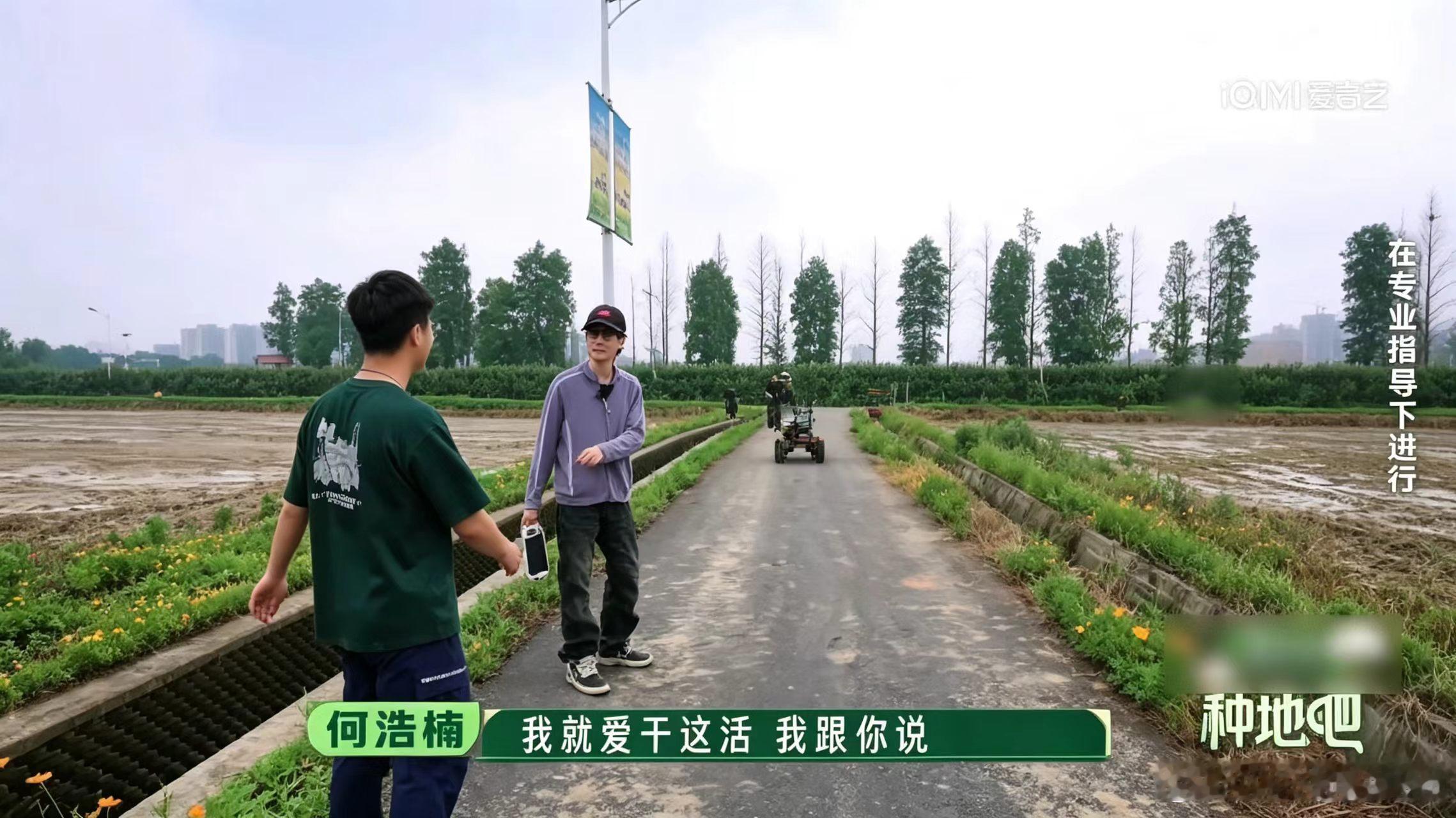 终于懂为什么年轻人想回家种地了 很多人印象里农业全靠经验和力气，《种地吧4》借着