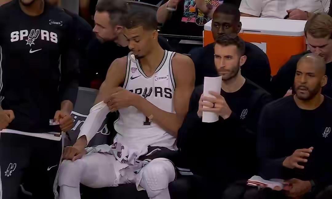 NBA总决赛G2：福克斯反弹，唐斯压制文班，托尼兄弟助力马刺NBA总决赛第二回合