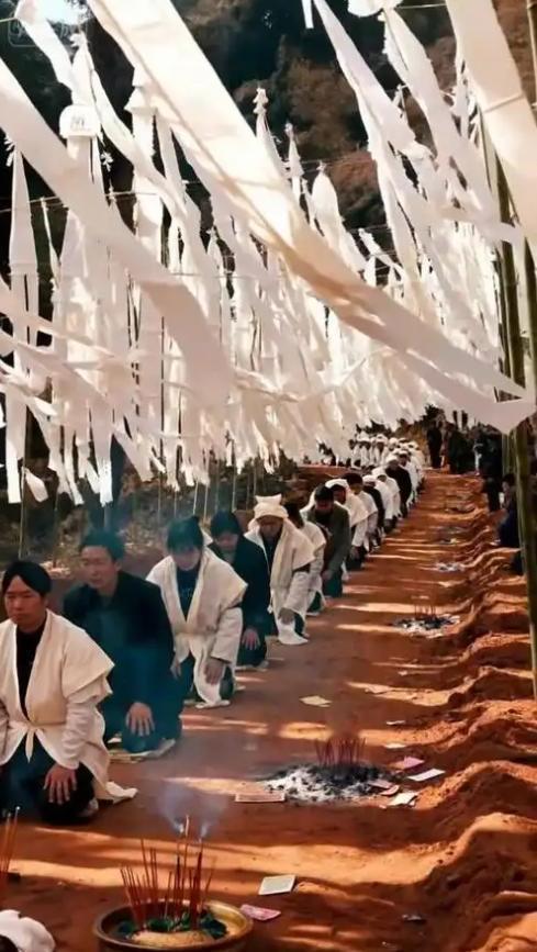 新的殡葬制度将于2026年3月30号执行，大概意思就是：一切从简，城里可以选火葬