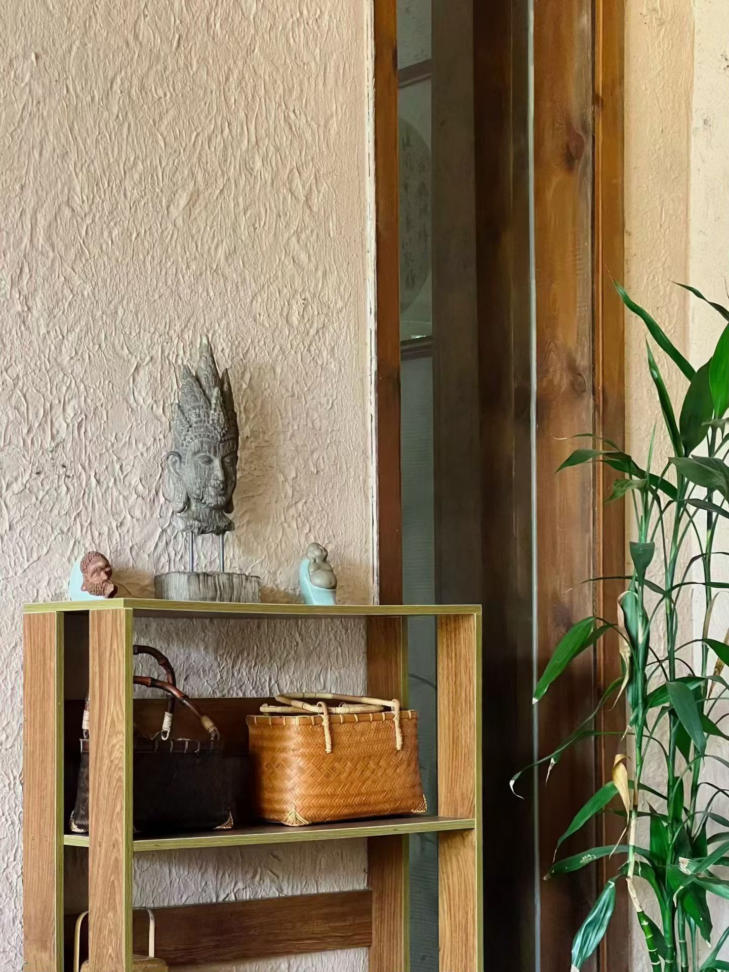 人生下半场，不站队，不归类，不从众，不例外，去见山，去看海，去会众人，去寻自己。